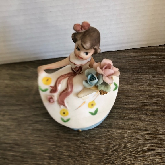 Vtg Arnart Japan Girl with Flowers Figurine - Picture 6 of 11